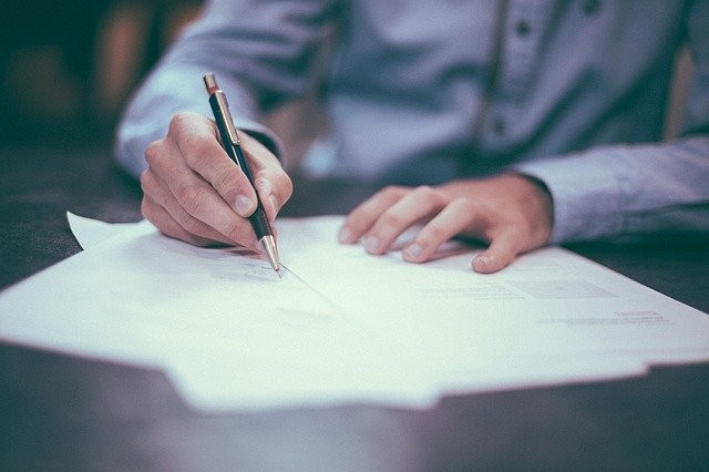 5 things to do before signing a business contract