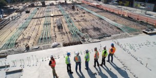 Photo of Workers exposed in heat 