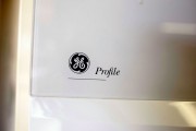 General Electric's Net Income Falls