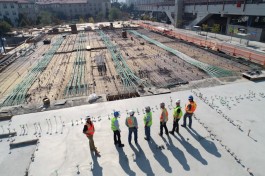 Photo of Workers exposed in heat 